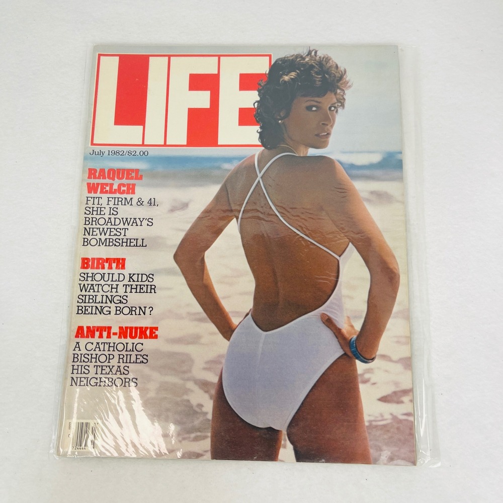 Vintage LIFE Magazine July 1982 Raquel Welch Cover Dewar's Scotch Ad 80s Retro